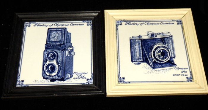 Carreau (2) - 2 ingelijste Tegeltjes - Fotografie - Historie of Olympus Cameras - 1960-1970 