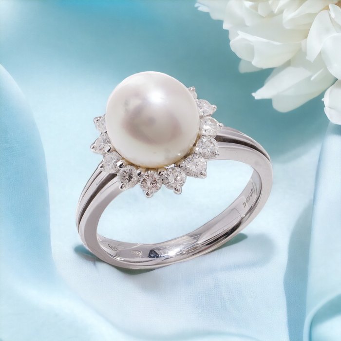Ring Mappin & Webb 18kt.  gold Cultured South Sea Pearl cluster