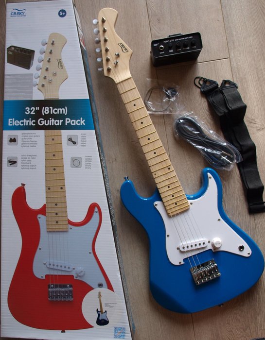 Sky - stratocaster-model, Junior, blauw gitaarpakket -  - Guitare électrique  (Sans Prix de Réserve)