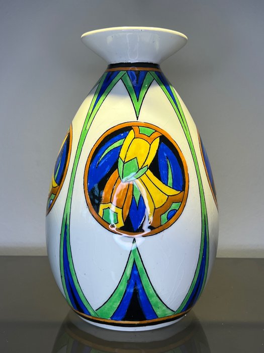 Keramis Boch, Boch Frères, Keramis Charles Catteau - Vase -  Ægformet vase med udstrakt hals  - Flødefarvet fajance