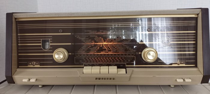 Philips - B4X12A met vintage Philips FM-antenne Radio de válvulas