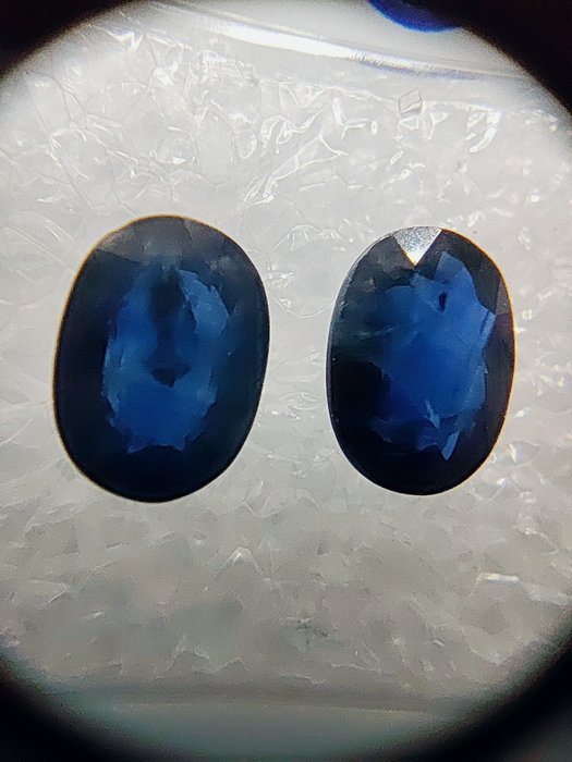 2 pcs 深藍色至藍黑色 藍寶石 - 2,12 ct