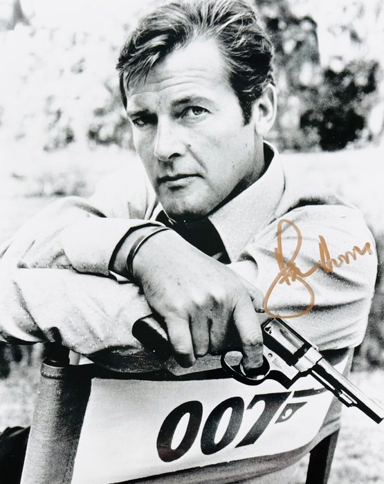 James Bond 007: Live And Let Die - Roger Moore (007 - signed, with COA