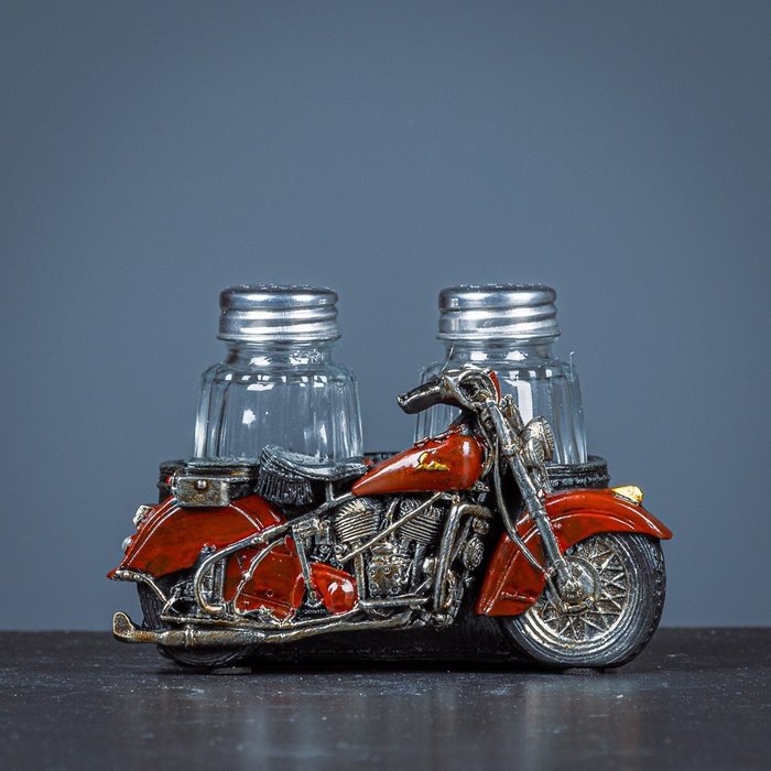 Figuur - Decoratieve 50er jaren motor als peper en zout stel - Polystone