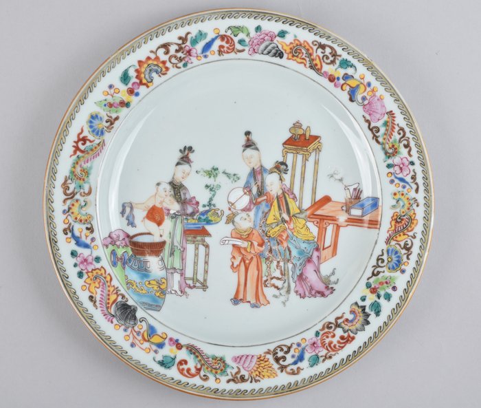Tallerken - A CHINESE FAMILLE ROSE ROSE PLATE SANNIANG TEACHES HER SON - Porcelæn