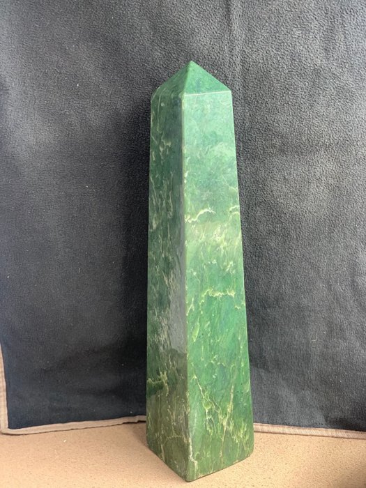 A+ Qualität Nephrit Jade Obelisk - Höhe: 431.8 mm - Breite: 76.2 mm- 6950 g - (1)
