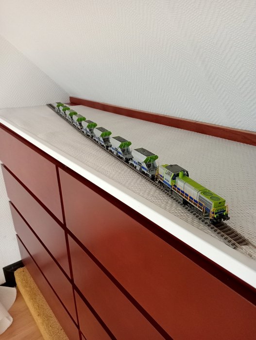 Mehano H0 - 55318/67051 - Modellbahn (9) - Digitaler Am 843 in neuer Firmenfarbe mit 8 Güterwagen - BLS