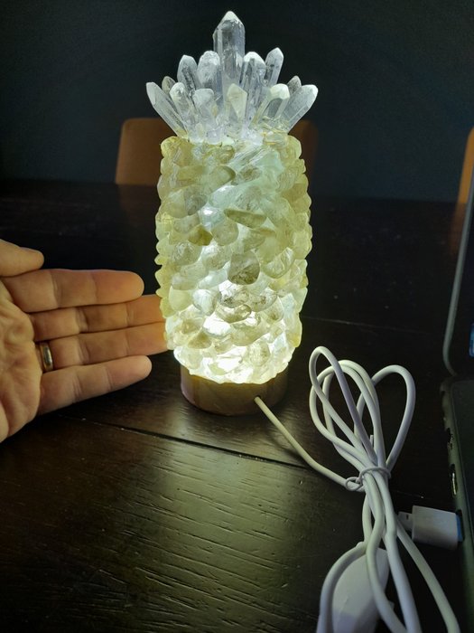 Nachtlampje van bergkristal en citrien - usb aansluiting - Korkeus: 18 cm - Leveys: 7 cm- 725 g