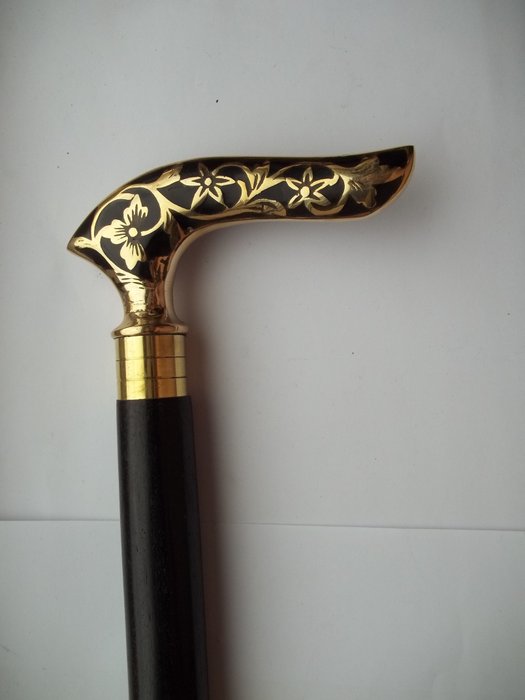 拐杖 - 木質手杖，配有非常豪華的黃銅手柄 - 條件非常非常好。