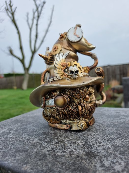 Statue, Steampunk Owl with Hat - 21 cm - Harz