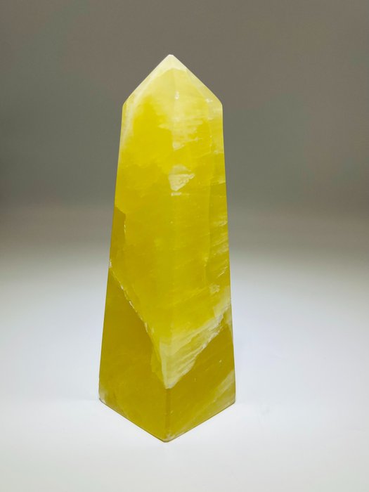 -无保留 - 阳光亲吻的柠檬方解石 - 塔 - 方尖碑 - AAA 品质 - 超级稀有 -天然石材 - 治疗石 - 完美装饰 - 高度: 138 mm - 宽度: 43 mm- 444 g - (1)