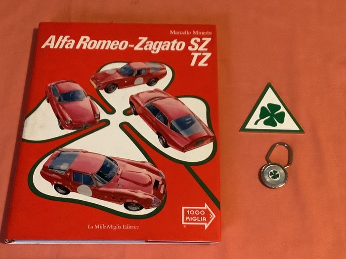 livro, emblema, chaveiro - Alfa Romeo