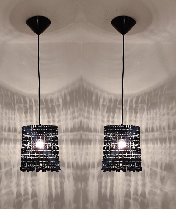 Adriana Lohmann Living Design - Lampe à suspendre (2) - Colonne 15-20 noire - Méthacrylate