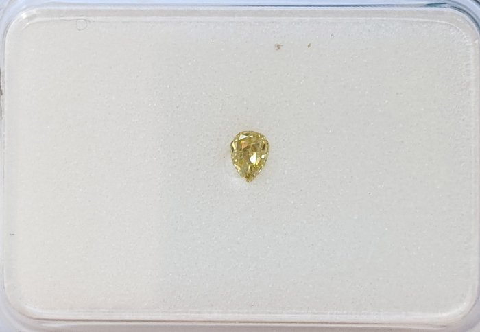 Ingen mindstepris - 1 pcs Diamant  (Naturfarvet)  - 0.06 ct - Pære - Fancy Gul - VS2 - International Gemological Institute (IGI)