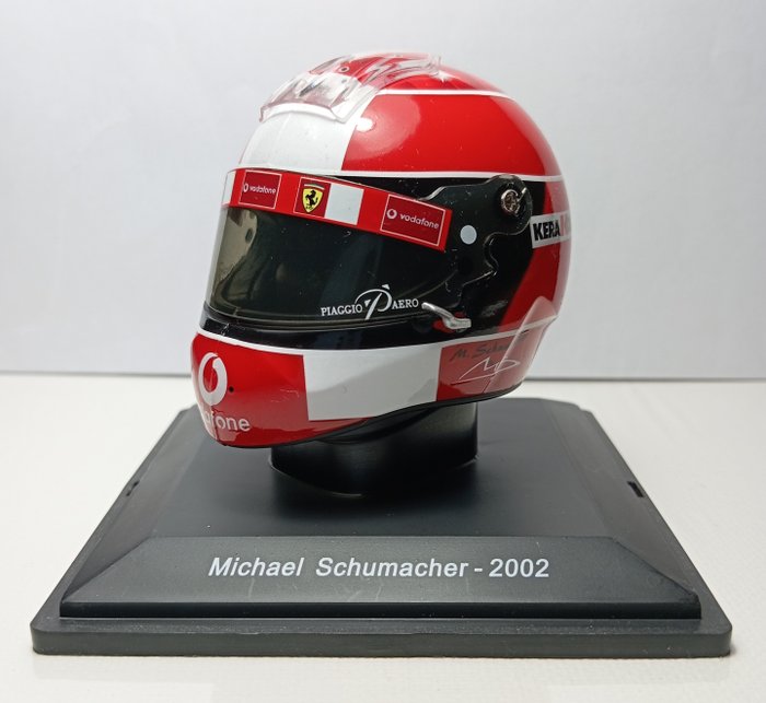 Spark 1:5 - Sportwagenmodell -Helmet Schumacher 2002