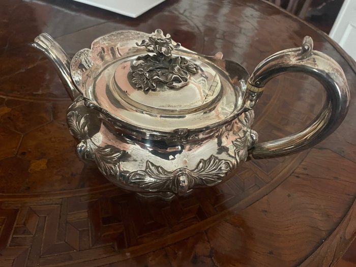 Tea pot - Silver