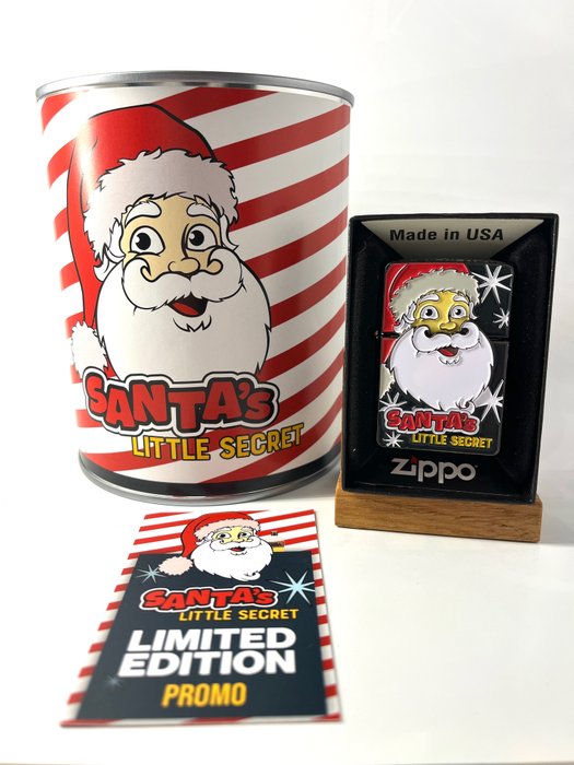 Zippo - Zippo Santa’s Little Secret Limited Edition by Tom’s - Lommelighter - Emalje, Forsølvet, Messing, Træ