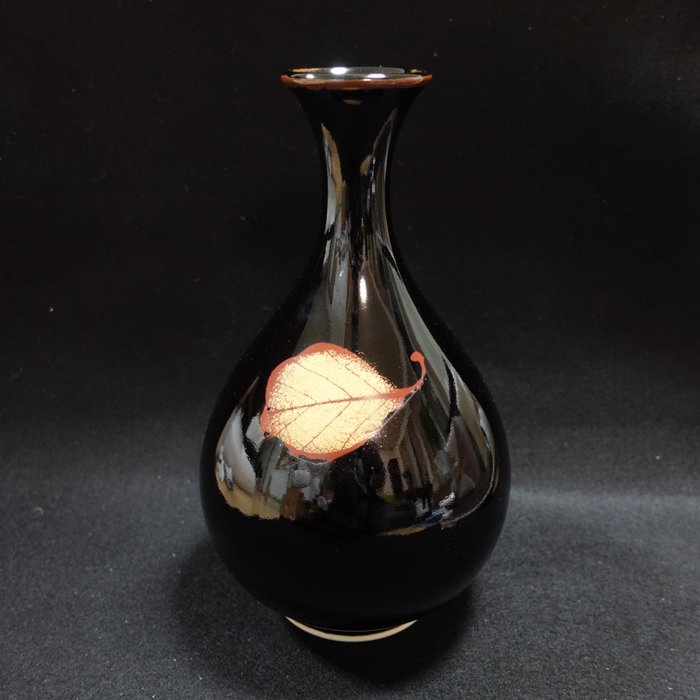 美麗的有田瓷花瓶，署名藤井朱明（1936-2017） - 瓷器 - 平成時期（1989-2019）