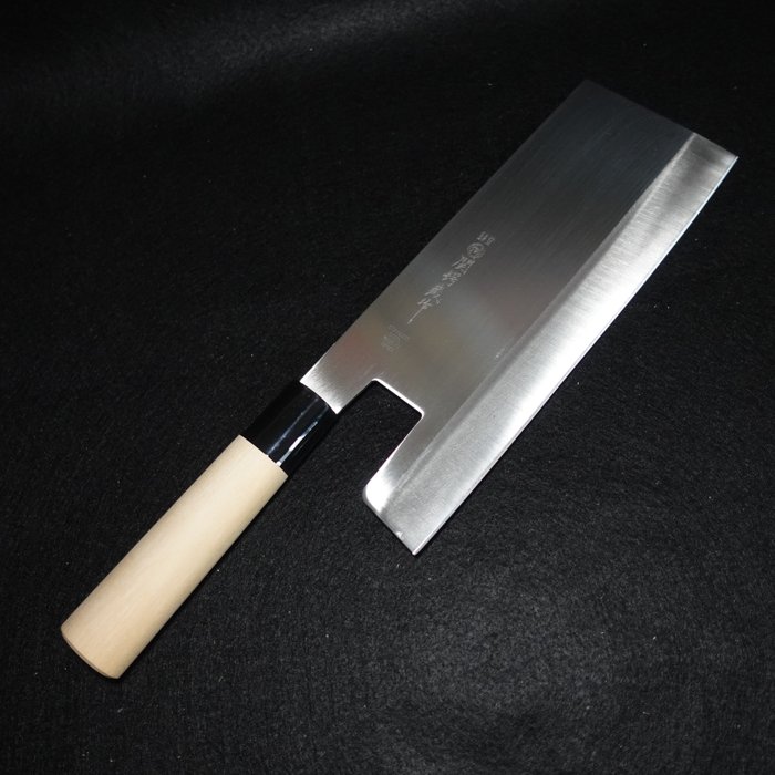 Seki Tsubazo 関鍔蔵 - Kitchen knife - Noodle-cutting knife -  Crafted with Japanese sword-making artistry - Steel (stainless), Wood - Japan