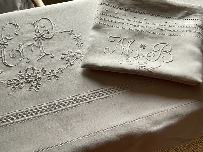  (2) 拿破仑帝国晚期 111 床单，带 1 个枕套和姓名缩写。 - 纺织品 - 2.8 m - 1.95 m