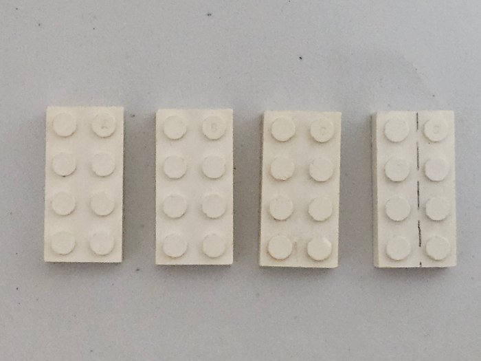 Lego - Test Stenen - Serie van 4 unieke witte teststenen van Bayer uit 1965. A,B,C en D kwaliteit! Extreem zeldzaam! - 1960-1970