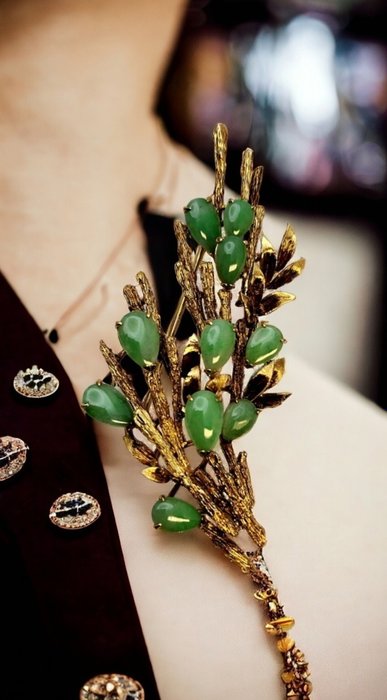 Wisiorek Antyczna / Vintage Niesamowita broszka z 18-karatowego złota Apple Green Jade - Jadeit 