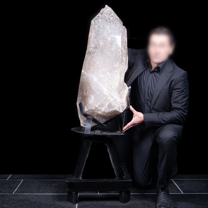 Stor kvartskristall: Jätte av ljus. Jättekvarts - Höjd: 90.5 cm - Bredd: 32 cm- 125 kg - (1)