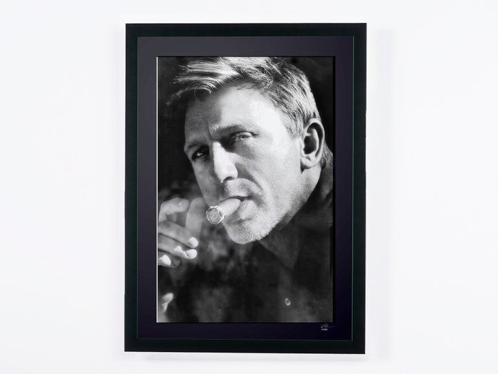 Daniel Craig - Portrait - Fine Art Photography - Luxury Wooden Framed 70X50 cm - Limited Edition Nr 01 of 30 - Serial ID 16984 - Original Certificate (COA), Hologram Logo Editor and QR Code