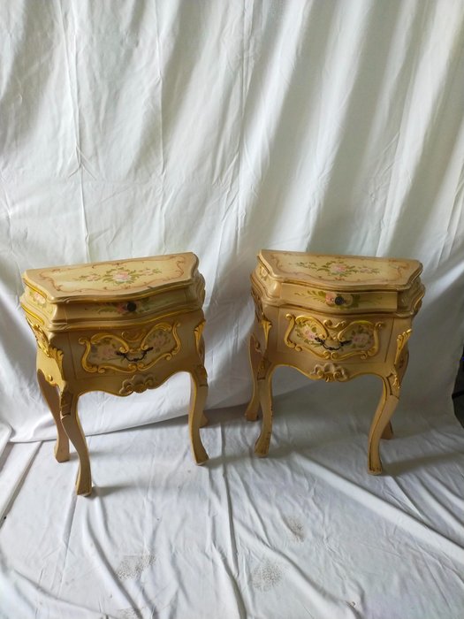 Nachttisch (2) - Ludwig XV - lackiertes und vergoldetes Holz
