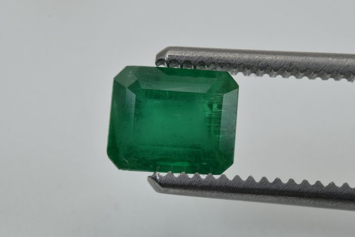 Verde intens, calitate fină a culorii Smarald - 2.81 ct