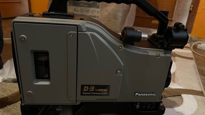 Panasonic AJ -D310-E Câmera de vídeo digital