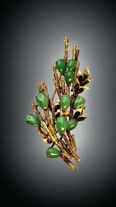 Pendant Antique / Vintage 18k Amazing  Gold brooch Apple Green Jade - Jade 