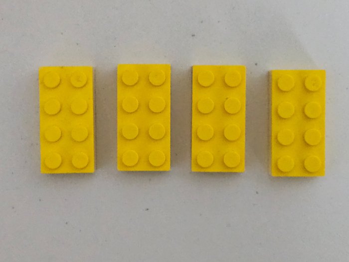 Lego - Test Stenen - Serie van 4 unieke gele teststenen van Bayer uit 1965. A,B,C en D kwaliteit! Extreem zeldzaam! - 1960-1970