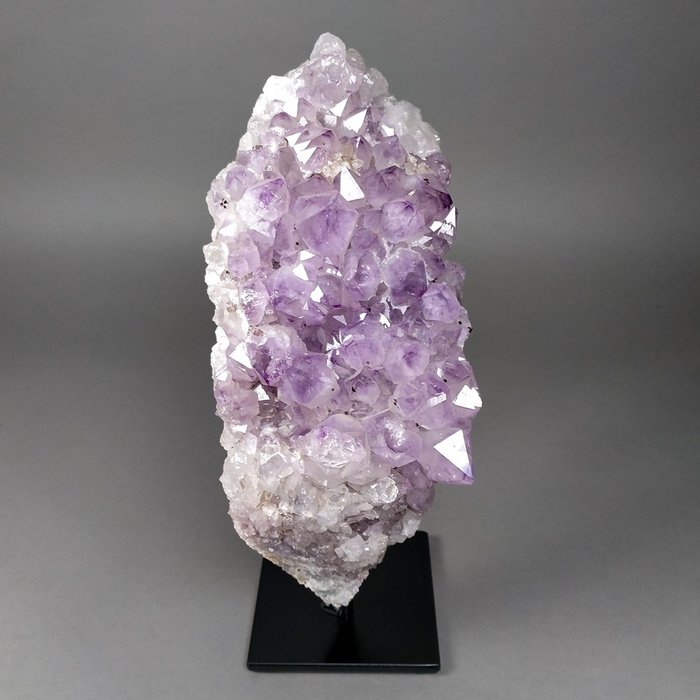 Fantastic geode fragment with amazing amethyst crystals - Height: 27.5 cm - Width: 12 cm- 3.9 kg