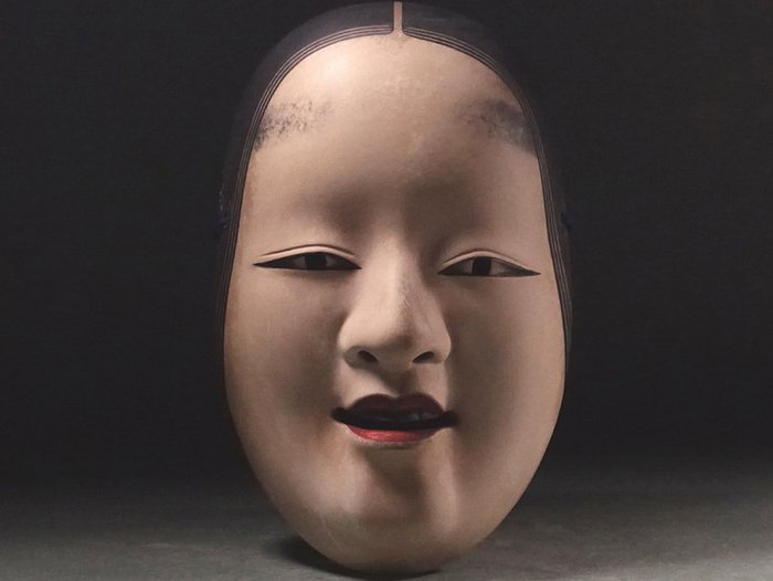 Noh-Maske - Holz, Lack, Sehr feines Waka Ko-Omote – verkauft bei Wan'ya Shoten (1960) – einschließlich Tomobako