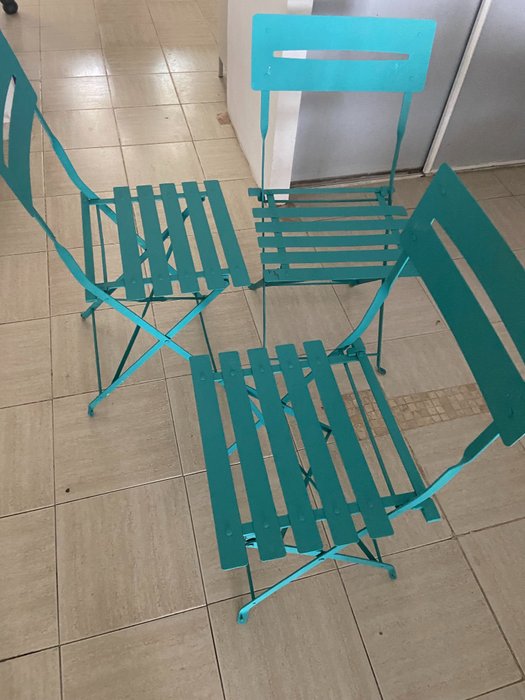 Καρέκλα - Σίδηρος (Σφυρήλατος), Τρεις πτυσσόμενες σιδερένιες καρέκλες