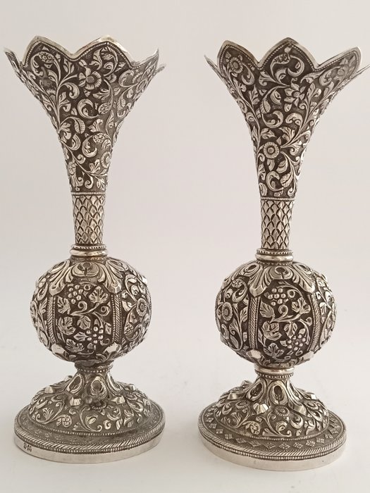 Antique Pair of Persian Qajar period Shiraz silver Vases - 花瓶  - 銀