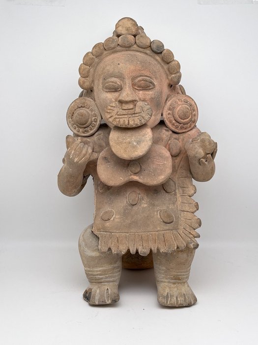 Jama-Coaque Terracotta Figure. WITHOUT RESERVE PRICE. - 30 cm