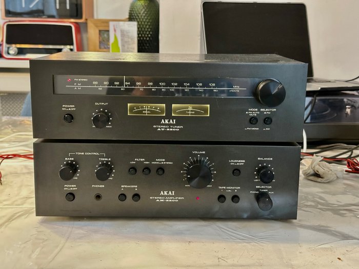 Akai - AM2200/AT2200 Amplificador de sonido