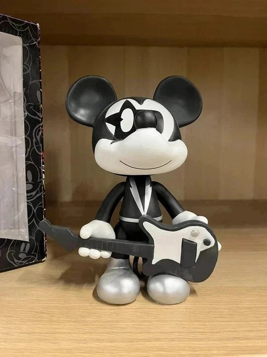 Mickey Mouse Rock Figurine - artoyz / Leblon Delienne