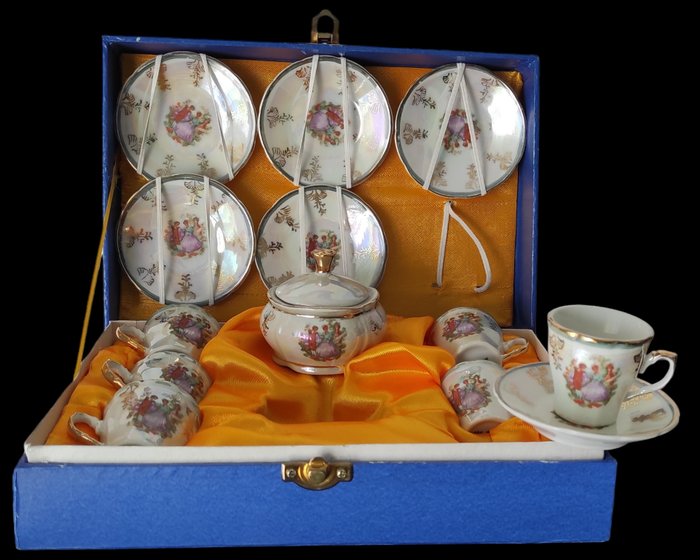 Royal Porcelain  - Dukkehus Servizio da caffè 13 miniature - U.S.A.