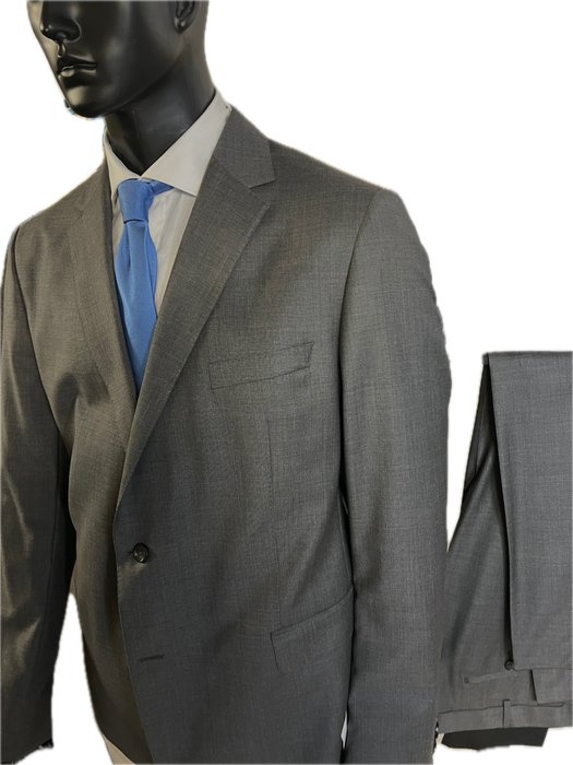27 Eduard Dressler 150S - Men's suit