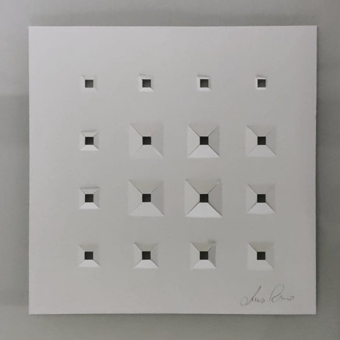 Luisa Russo - Tagli diagonali a quadrati in progressione