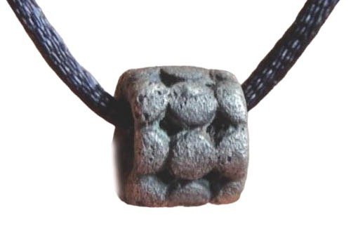 Muinaisen kelttiläisen heimon pronssiraha 800-500 eKr. C. "Multi-knot" -tyyppi ennen lyömistä.