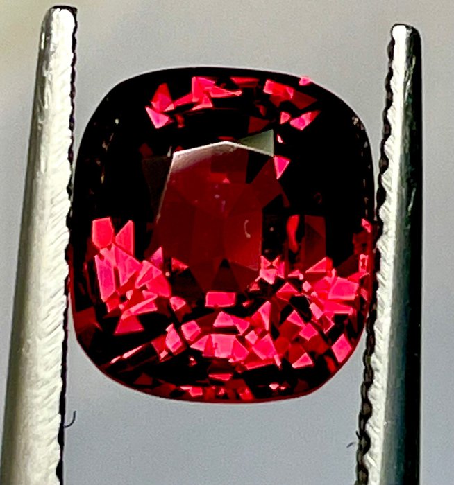 紅色 尖晶石 - 2.89 ct
