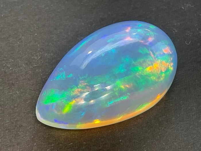 Hvid + Farvespil (Intens) Krystal opal - 8.69 ct