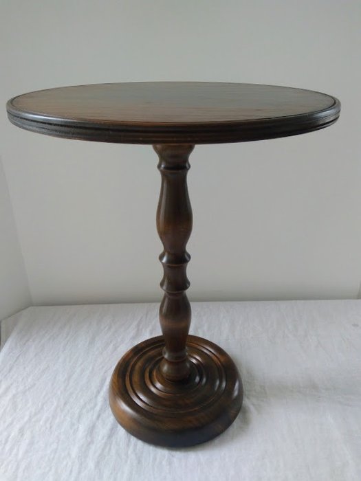 作摆设的小桌子 (1) - 涂油胡桃木小腿桌 - 胡桃木