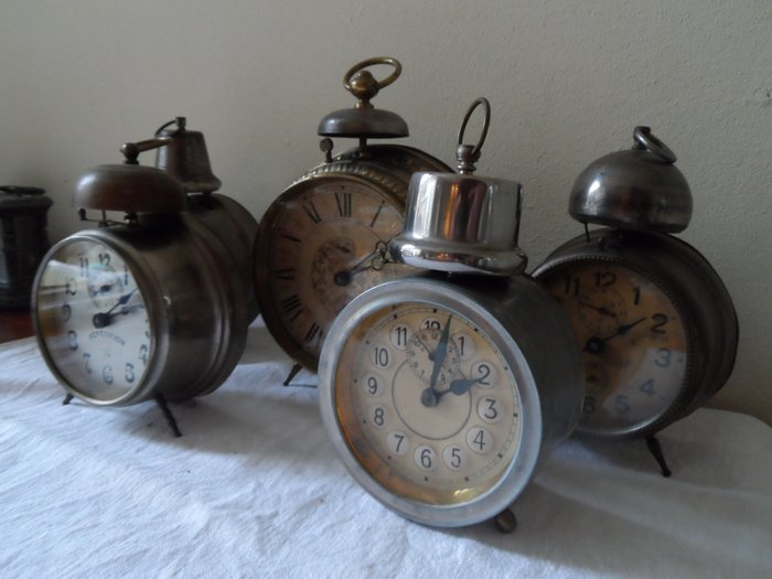 桌鐘和座鐘 - 鬧鐘 - 黃銅、鋅、鎳、纖維素、玻璃。 - 1910-1920