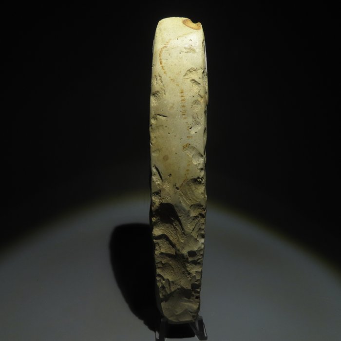 新石器時代 石 斧刃。 C。西元前 3.900–2.600。 19 公分高。西班牙進口許可證。