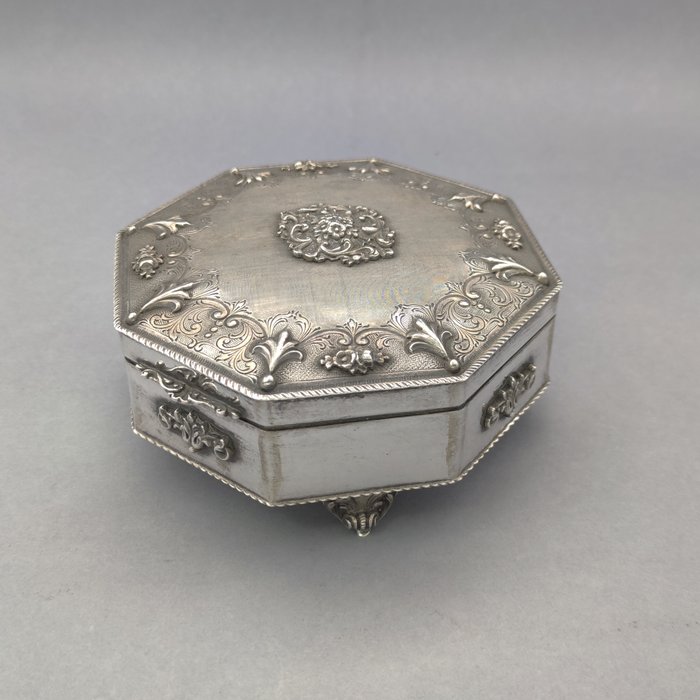 Szkatułka na biżuterię - Srebro pr. 800